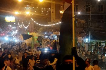 Ribuan muslim turun ke jalan pada malam takbiran di Ambon