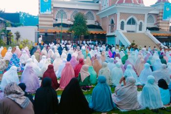 Jamaah Muhammadiyah di Lombok Tengah menggelar Shalat Idul Fitri