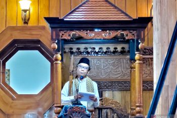 Mahfud MS Shalat Idul Fitri di Ponpes Nurul Jadid Paiton