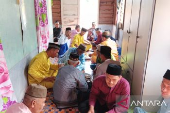 Melihat tradisi Kenduri Idul Fitri di Batu Limau Karimun