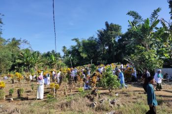 LEBARAN - Tradisi ziarah kubur di pedesaan Kalsel tetap terjaga