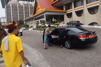 Gubernur dan Wagub Riau shalat Id di halaman Kantor Gubernur