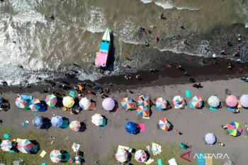 Libur lebaran di pantai utara Jawa
