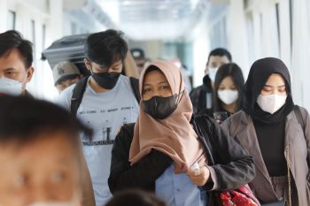 Pelabuhan Merak H+1 Lebaran terpantau ramai penumpang dan kendaraan