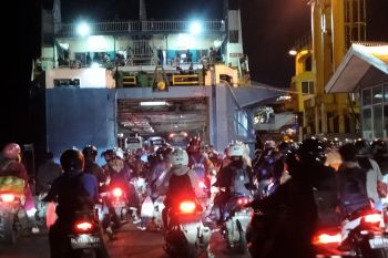 Arus balik pemudik motor padati Pelabuhan Bakauheni