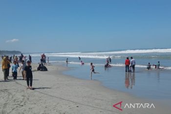 Gubernur Bengkulu minta wisatawan tidak mandi di laut