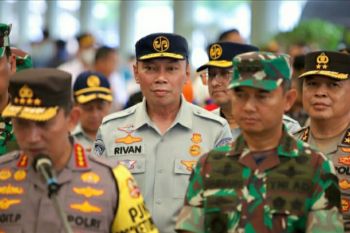 Dirut JR dan Kapolri tinjau pelaksanaan mudik di Stasiun Senen