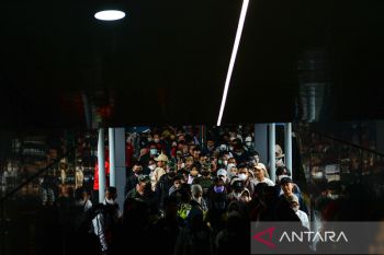 Arus balik Lebaran, ribuan pemudik tiba di Stasiun Bandung