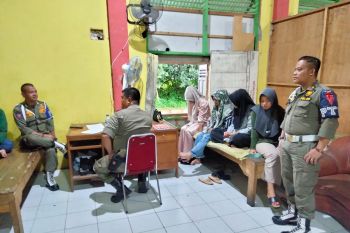 Satpol PP Damkar Agam jaring empat pasang illegal nginap di hotel