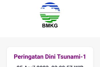 Peringatan tsunami dicabut, warga Padang kembali pulang
