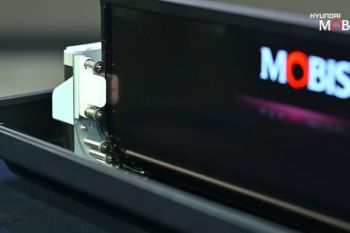 Hyundai Mobis telah kembangkan layar dalam mobil yang dapat digulung