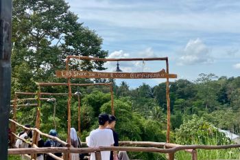 Objek wisata Lengkung Langit 2 Bandarlampung dipadati wisatawan