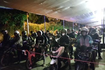 Pelabuhan Bakauheni terus dipadati pemilir roda dua hingga malam hari