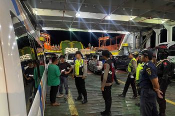 Arus balik Lebaran 2023 di Pelabuhan Poto Tano didominasi mobil
