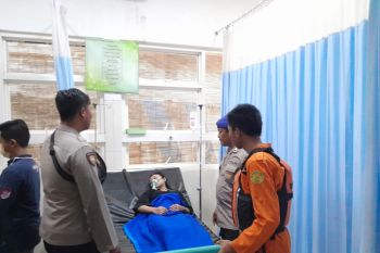 Empat pelajar terseret ombak saat liburan di Jember, satu masih hilang