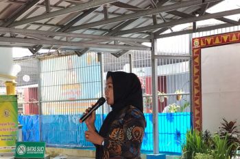 Cegah pungli, petugas Lapas Perempuan sosialisasi penggunaan e-money