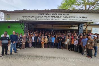 Hari pertama kerja Dirut Perumda Pasar Makassar pantau pegawai dan pasar