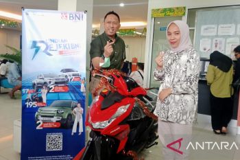 Warga Baubau mendapat undian sepeda motor program RejekiBNI #GakPakeNanti