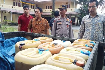 Polres  Pasaman Barat tangkap tangan penyimpangan BBM bersubsidi (Video)