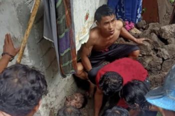 Seorang warga Batulayar Lombok Barat tewas terkubur tanah longsor