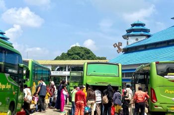 Puncak arus balik Lebaran di Terminal Rajabasa diperkirakan Minggu-Senin