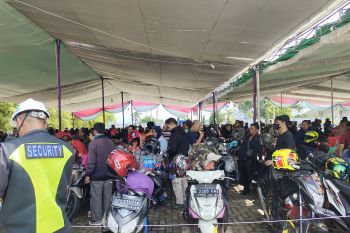 Ratusan pemilir sepeda motor mulai manfaatkan Pelabuhan Panjang pada H+6 Lebaran