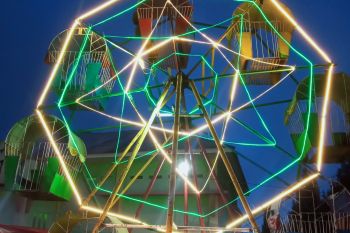 Pengunjung pasar malam di Solok mulai berkurang