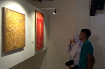 Ngabuburit asyik sambil menikmati kaligrafi di Masjid Mujahidin