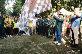 Ribuan buruh di Sleman mengikuti jalan sehat Hari Buruh Internasional