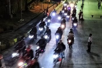 Ribuan sepeda motor padati pelabuhan Bakauheni pada H+7 malam