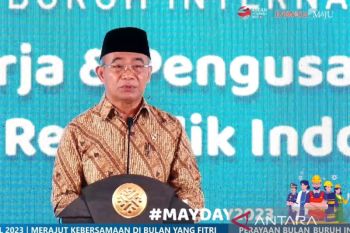 Menko PMK: Mayoritas buruh di Indonesia merupakan generasi "sandwich"