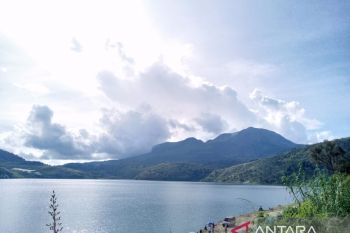 Objek wisata Danau Talang ramai dikunjungi saat libur Lebaran