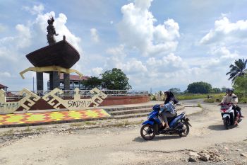 Warga Lampung Selatan harap jalan menuju Desa Sabah Balau diperbaiki