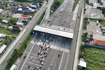 Arus masuk dan keluar Surabaya melalui GT Warugunung meningkat