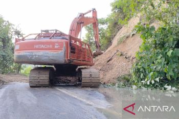 BPBD OKU Selatan kerahkan alat berat  tangani dampak longsor