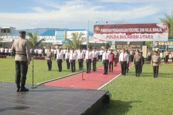Kapolda Sulut beri penghargaan kepada 17 personel berprestasi