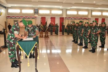 Pangdam sertijab empat pejabat utama Kodam XIII/Merdeka