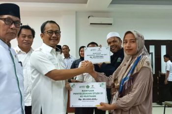 Baznas bantu penyelesaian studi 70 mahasiswa Kolaka Utara-Sultra