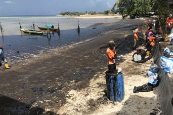 KSOP kumpulkan empat ton limbah minyak hitam di Pantai Melayu