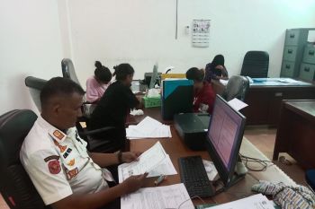 Satpol PP Damkar Agam amankan artis sawer dan pasangan illegal