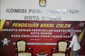 Building commitment for polarization-free elections