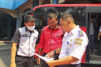 Sejumlah bus terdampak proyek rel di Solo
