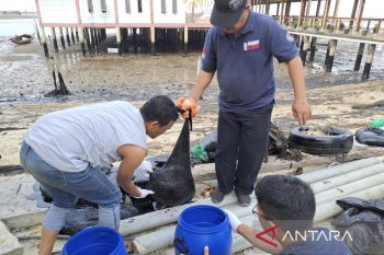 KSOP selidiki 10 karung limbah hitam yang ditemukan di Pantai Melayu Batam