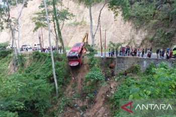 Kecelakaan maut, Polisi Parigi Moutong evakuasi bangkai bus dari dasar jurang
