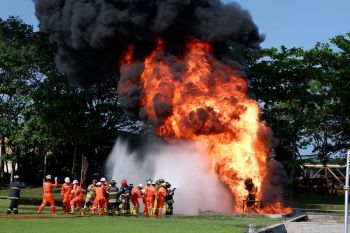 Firefighting Show lengkapi peringatan Hari Pemadam Kebakaran Internasional di Kilang Cilacap
