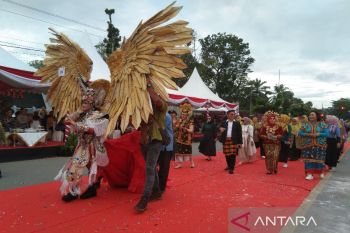 Pemprov gelar pawai budaya peringati HUT Ke-59 Sulawesi Tenggara