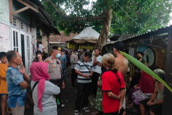 Beberapa hari tak ke luar rumah, warga Ampenan ini ditemukan sudah jadi mayat