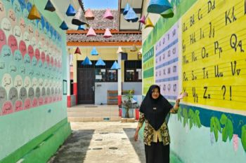 Konsisten berliterasi, Siti Alfiah panen prestasi