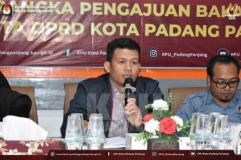 Belum ada Bacaleg yang mendaftar, Ini penjelasan Ketua KPU Padang Panjang