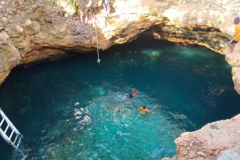 Menikmati eksotisme Pusentasi, sumur raksasa alami di Sulawesi Tengah